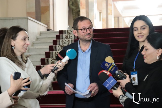 «Անդրանիկ Քոչարյանն իրեն ինչպե՞ս զգաց, երբ որ ԱԺ ամբիոնից ցույց տվեցի իր լուսանկարը …Դրանից հետո ավելի լավ էր չխոսեր Անդրանիկ Քոչարյանը». Գեղամ Մանուկյան