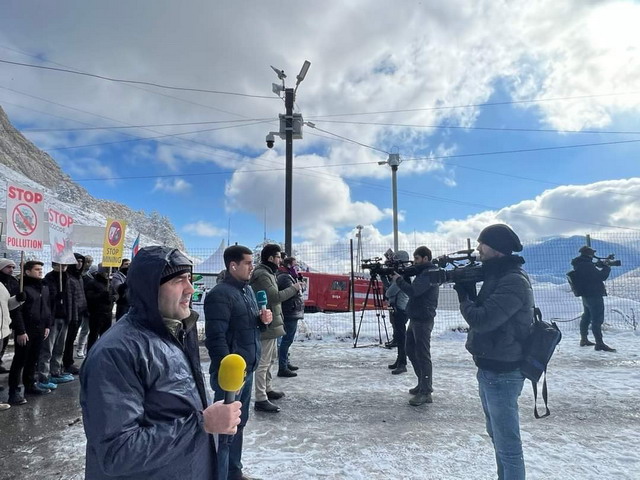 Բաքուն ամեն կերպ խոչընդոտում է ազատ լրագրողների մուտքը փակ միջանցք․ Լրագրողներ առանց սահմանի կազմակերպությունը հայտարարություն է տարածել