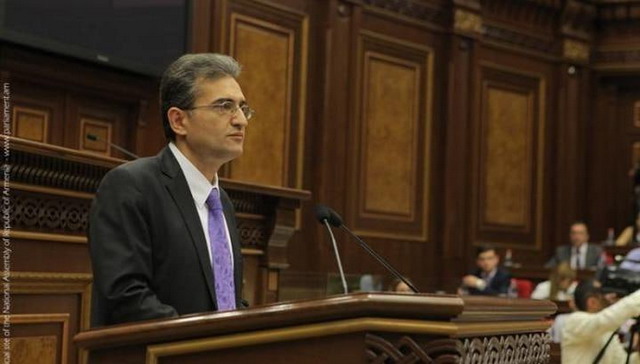 Արցախն Ադրբեջանի կազմում ճանաչելը ՀՀ Սահմանադրության խախտում է, ըստ էության, պետական դավաճանություն. Վարդան Պողոսյան. «Հրապարակ»