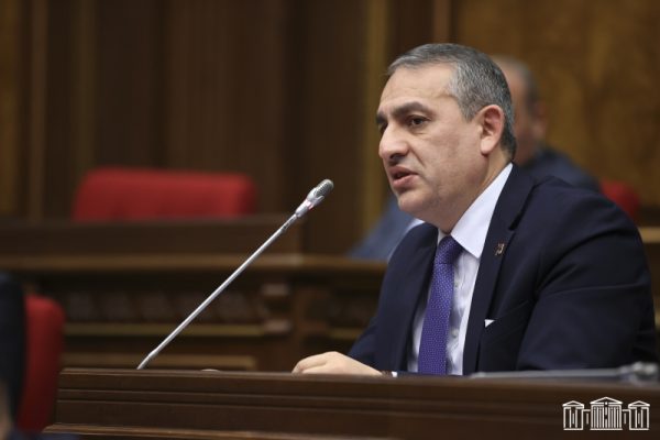 «Բա եթե պետությունը խառնված է այդ գործին, ինչպես Գեղամ Մանուկյանն է ասում, դատաքննության մարմնին ուղղորդում է, բա ո՞նց է, որ դատարանը բաց է թողնում»․ Արմեն Խաչատրյան