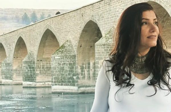 Տիգրանակերտցի հայ երգչուհին նույնպես փլատակների տակ է Թուրքիայում տեղի ունեցած երկրաշարժի հետևանքով
