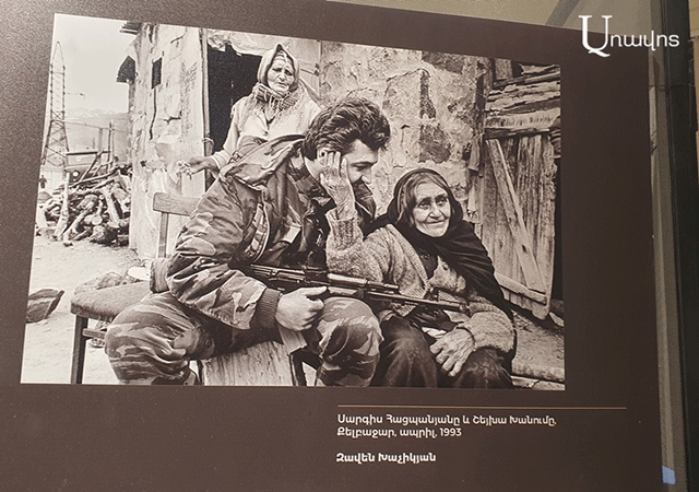 Ինչպես ծնվեց արցախյան պատերազմի ամենախոսուն լուսանկարը․ հեղինակը Գյումրիում որոշ մանրամասներ պատմեց