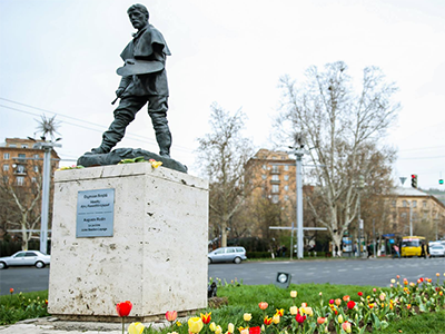 Ռոդենի քանդակը կտեղափոխվի մայթին մոտ հատված, Ֆրանսիայի հրապարակի կենտրոնում կտեղադրվի Ազնավուրին նվիրված հուշարձան