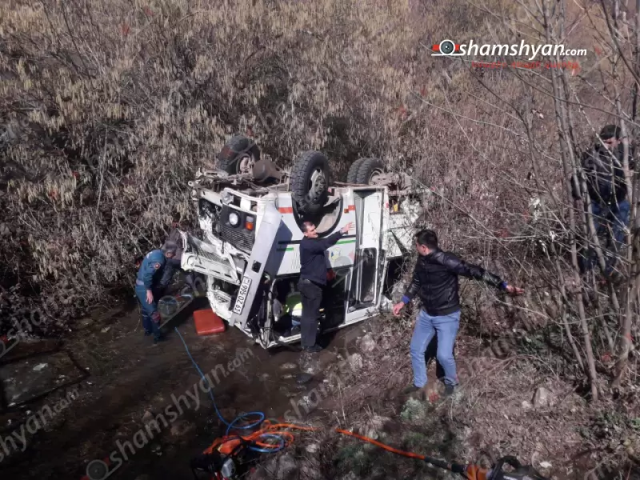 Սյունիքում դպրոցականների տեղափոխող ավտոբուսը մոտ 5 մետր բարձրությունից ընկել, գլխիվայր հայտնվել է գետում. Shamshyan.com