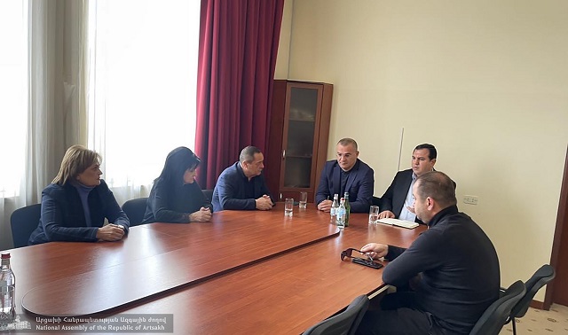 «Ազատ հայրենիք -ՔՄԴ» խմբակցության անդամները հանդիպել են ԱՀ պետնախարար Գուրգեն Ներսիսյանի հետ