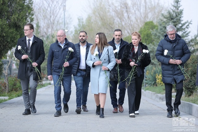 Շվեդիայի խորհրդարանի Շվեդիա-Հայաստան բարեկամական խմբի անդամներն այցելել են «Եռաբլուր» զինվորական պանթեոն