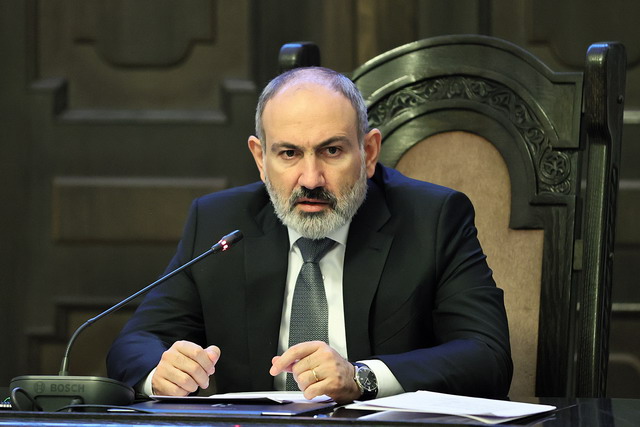 Փաշինյան․ «Այլեւս չտեսնեմ, որ պետական հիմնարկում մեկը լոբի, բրինձ է տվել, մեկը գնացել դա Վինչիի օրիգինալ նկարը բերել՝ ուսուցչանոցում կախել է»