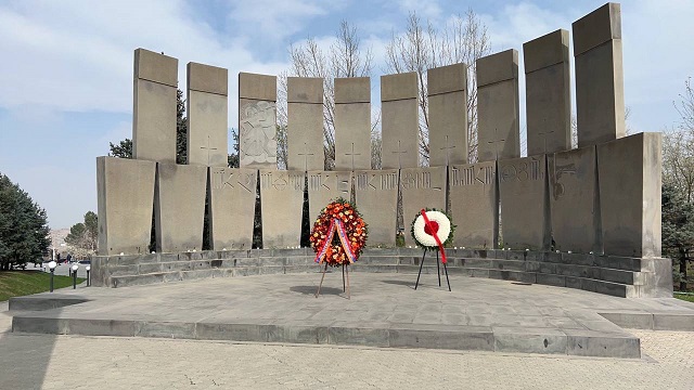 Սերժ Սարգսյանի անունից հարգանքի տուրք է մատուցվել Ապրիլյան պատերազմի ժամանակ զոհված հերոսների հիշատակին