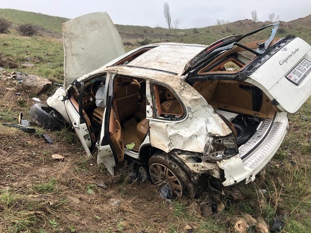 Սևան-Երևան ավտոմայրուղում մեքենա է գլորվել ձորը, կան զոհեր