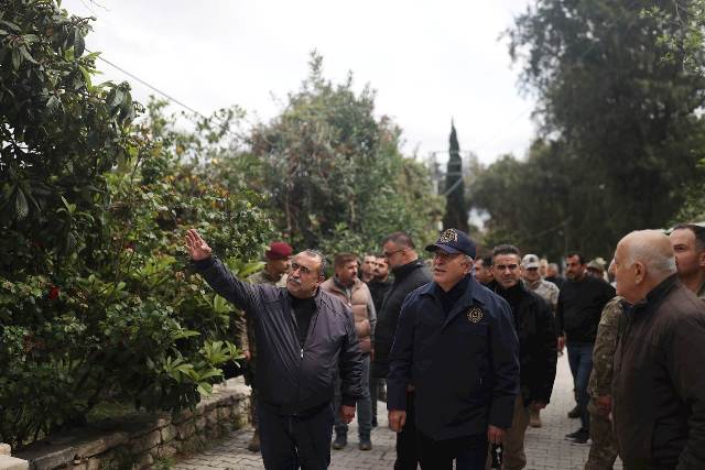 Թուրքիայի պաշտպանության նախարարը եղել է երկրաշարժից տուժած հայաբնակ գյուղում