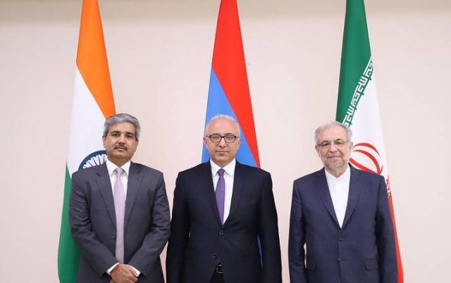 Քննարկել են տարածաշրջանային հաղորդակցային ուղիներին առնչվող հարցեր. քաղաքական խորհրդակցություններ ՀՀ-ի, Իրանի և Հնդկաստանի ԱԳՆ-ների միջև