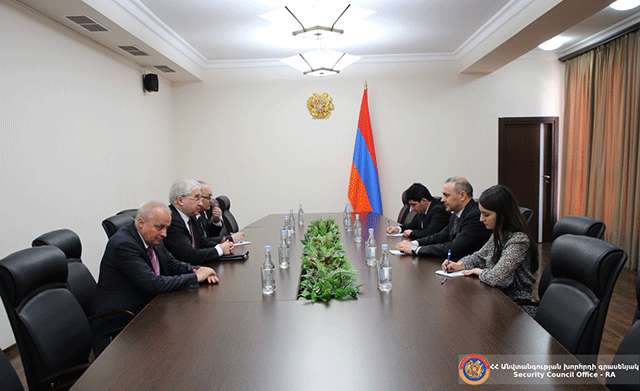 Գրիգորյանն ու Խովաևը քննարկել են Հայաստանի և Ադրբեջանի հարաբերությունների կարգավորման շուրջ ընթացող վերջին զարգացումները