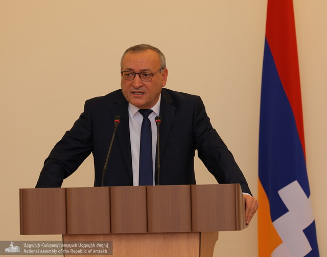 «Տիկին Հակոբյան, սաղ Արցախը գիտի պատճառը, դուք չգիտե՞ք». Արթուր Թովմասյանը՝ Սեյրան Հայրապետյանի հրաժարականի մասին