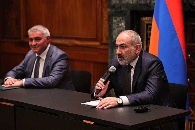 «Հողը դուք եք հանձնել, որ հաղթանակած հողը թողել եք, եկել եք երջանիկ կյանքով ապրում եք Պրահայում». Նիկոլ Փաշինյանը՝ Չեխիայում բնակվող արցախցուն