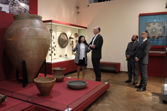 Լեո Դոքերթին ծանոթացել է Հայաստանի պատմության թանգարանի հավաքածուներին