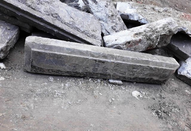 Թբիլիսիում հայտնաբերվել են հայկական գրությամբ տապանաքարերի մասունքներ, որոնք օգտագործվել են որպես շինանյութ
