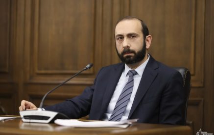 «Ոչ ԼՂ ժողովուրդը, ոչ նրանց ընտրած իշխանությունը մեզ չեն լիազորել բանակցել իրենց կարգավիճակի շուրջ, եւ մենք չենք էլ բանակցում այդ հարցով»․ Արարատ Միրզոյան