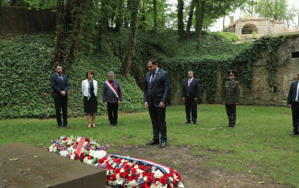 Սուրեն Պապիկյանը այցելել է Ֆրանսիական դիմադրության շարժման մասնակիցների, Դիմադրության հերոս Միսաք Մանուշյանի և նրա խմբի 21 անդամների հիշատակը հավերժացնող Մոն-Վալերիանի հուշահամալիր