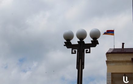 «Մեզ գունավոր կտրոններ են տվել։ Էնքան գեղեցիկ են։ Կտրոնների վրա գունավոր մրգեր են նկարված, բանջարեղեն։ Ամբողջ օրը նստես ու նայես». ինչպե՞ս են ապրում Ստեփանակերտում. Forrights