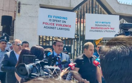 Բողոքի ցույց անող փաստաբանները նամակ հանձնեցին ԵՄ հայաստանյան գրասենյակ