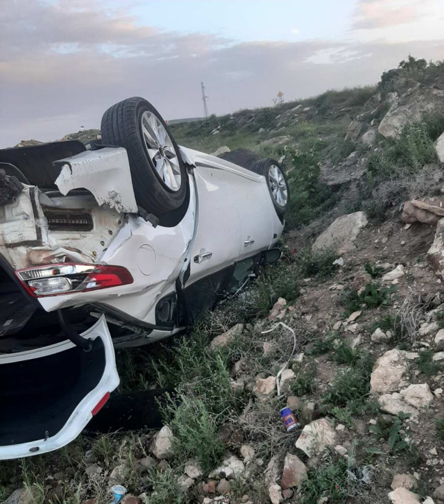 Երևան-Գյումրի ավտոճանապարհին ավտոմեքենան դուրս է եկել երթևեկելի հատվածից, շրջվել և հայտնվել դաշտամիջյան հատվածում