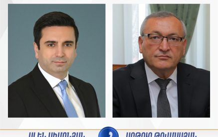 Ալեն Սիմոնյանը հեռախոսազրույց է ունեցել Արցախի ԱԺ նախագահ Արթուր Թովմասյանի հետ