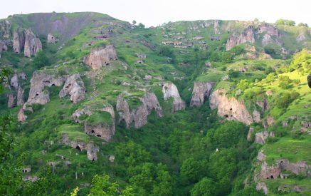 Շնորհակալություն, որ ապրում եք սահմանին շատ մոտ, չեք լքում ու պայքարում եք հայրենի գյուղի համար. Խնձորեսկի գյուղապետ