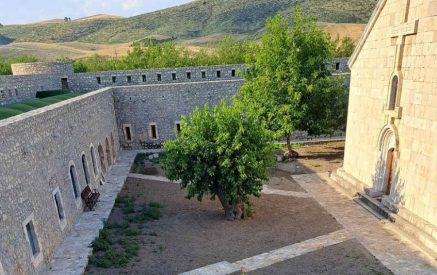 Ամարասի վանական համալիրի բակում անցյալ դարասկզբի հորիզոնական հորաններ են հայտնաբերվել
