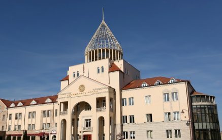 Արցախի խորհրդարանն ընդունեց Սահմանադրական փոփոխությունների նախագիծը. ապահովվում է պետական ինստիտուտների շարունակականությունը