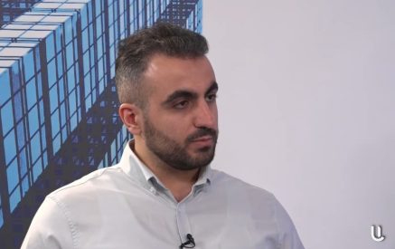 Գառնիկ Դավթյան. «Եթե Վրաստանում իշխանությունը հաղթահարի այս ճգնաժամը, Հայաստանում կլինեն քաղաքական փոփոխություններ, իսկ եթե ցուցարարները հասնեն իրենց նպատակին, շատ վատ պրոցեսներ եմ տեսնում Հայաստանի գլխին կախված»