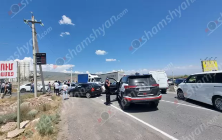 «30 տարի է՝ սպասում ենք, թե մեր գյուղում էլ է արև ծագելու». փակել են Երևան-Գյումրի ճանապարհը, պահանջում են մարզպետին․ Shamshyan.com