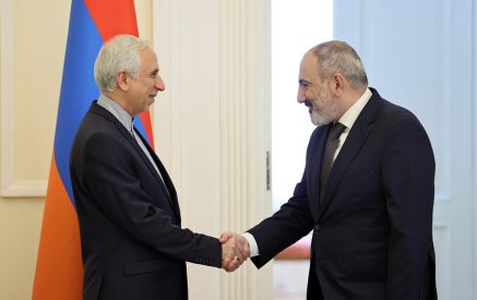 Փաշինյանը նշել է, որ Զոհուրիի պաշտոնավարման տարիները Հայաստանի համար եղել են դժվարին ու չնայած դրան՝ ՀՀ-Իրան փոխգործակցությունը զարգացել է