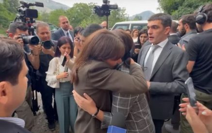 Փարիզի քաղաքապետին հանդիպեց ադրբեջանական գերության մեջ գտնվող Վագիֆ Խաչատրյանի դուստրը