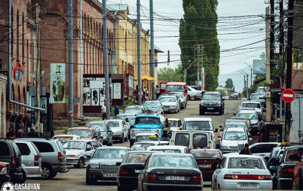 «Գյումրին ռուսական պետհամարանիշով մեքենաներով լեփ-լեցուն է, բայց եկողները տուրիստներ չեն»․ զբոսավար