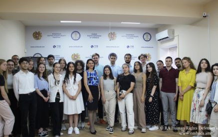 Հայաստանից և Գերմանիայից 24 ուսանող Պաշտպան Անահիտ Մանասյանի հետ քննարկել է մարդու իրավունքների պաշտպանության ոլորտում առկա խնդիրներն ու մարտահրավերները