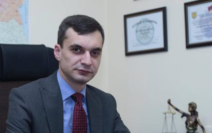 Օրեր առաջ ստանձնել եմ Արմեն Աշոտյանի պաշտպանությունը: Աշոտյանին բանտով կոտրել հնարավոր չէ. Բենիկ Գալստյան