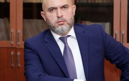 Հայի հայ մնալու հարցն այսօր լուծվում է Արցախի հոսանքազրկված օջախներում, որտեղ մարդիկ կիսում են հերթերի մեջ վաստակած հացը․ Արմեն Աշոտյան