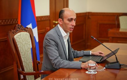 Խնդիրն առաջին հերթին քաղաքական է, ոչ մարդասիրական։ Չպետք է մոռանանք խնդրի պատճառների մասին՝ կենտրոնանալով հետևանքների վրա. Արտակ Բեգլարյան