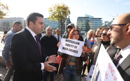Ալեն Սիմոնյանը զրուցել է Դուբլինում բողոքի ակցիա նախաձեռնած հայ երիտասարդների հետ