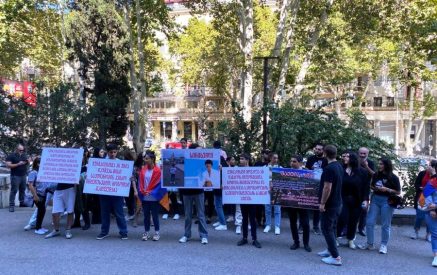 Վրաստանի հայ համայնքը ցույց է արել՝ բողոքելով Արցախի շուրջ տեղի ունեցող իրադարձությունների անբավարար լուսաբանման դեմ