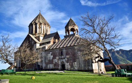 Անհնար է պատկերացնել, թե ինչպես կարող էր Գանձասարի հայկական վանական համալիրը համարվել «աղվանական», երբ 13-րդ դարում տարածաշրջանում աղվանական բնակչություն գոյություն չուներ. «Գեղարդ»