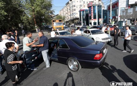 Հավաքի մասնակիցների կողմից խուլիգանություն կատարելու և ուրիշի գույքը՝ ավտոմեքենան, վնասելու դեպքի առթիվ նախաձեռնվել է քրեական վարույթ