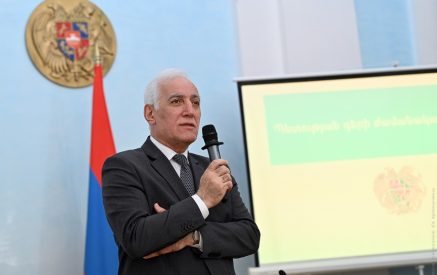«ՀՀ-ում քաղաքական համակարգը դեռևս կայացած չէ». Վահագն Խաչատուրյանը  դասախոսություն է կարդացել ՔԴԵԴ ուսումնական ծրագրի մասնակիցների համար