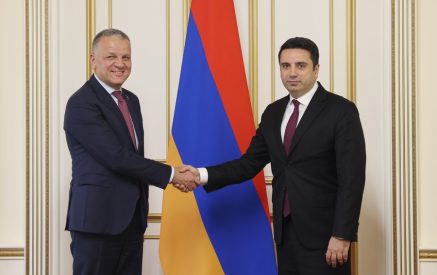 Իրավիճակը ծայրահեղ ծանր է Հայաստանի եւ հայ ժողովրդի համար. ՀՀ-ում ԵՄ պատվիրակության ղեկավարը՝ Ալեն Սիմոնյանին