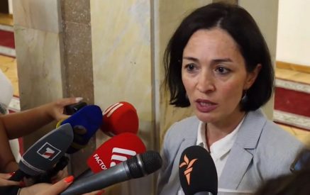 «Դասագրքերի մյուս մասը բառացիորեն այս օրերին կլինեն դպրոցներում, և մինչև ամսվա վերջ խնդիրը կհարթվի»․ Ժաննա Անդրեասյանը՝ դասագրքերի խնդրի մասին
