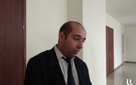 Արդեն 1 ժամ է՝ հակակոռուպցիոն կոմիտեում խոչընդոտվում է հանդիպումս վստահորդիս` Գյումրիից բերման ենթարկված Էմմա Գրիգորյանի հետ. Խուդոյան