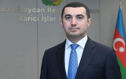 Հայաստանի և Ադրբեջանի սահմանադրությունների միջև զուգահեռներ անցկացնելու, դրանց միջև հավասարության նշան դնելու փորձերն անընդունելի են. Ադրբեջանի ԱԳՆ