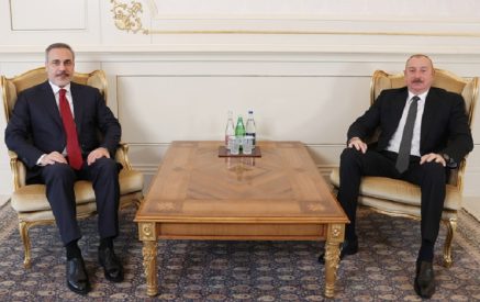 Թուրքիայի արտգործնախարար Հաքան Ֆիդանը հանդիպել է Ադրբեջանի նախագահ Իլհամ Ալիևի հետ