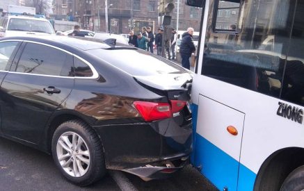 Երևանում վարորդի ինքնազգացողությունը վատացել է, ավտոբուսը բախվել է 10 ավտոմեքենաների. Shamshyan.com