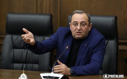 Գրիգոր Մինասյանն ասել է, թե հիվանդ եմ ու ԱԺ չի եկել. Արծվիկ Մինասյանը առողջություն մաղթեց ու փոխանցեց՝ քրեորեն պատժելի արարք են անում